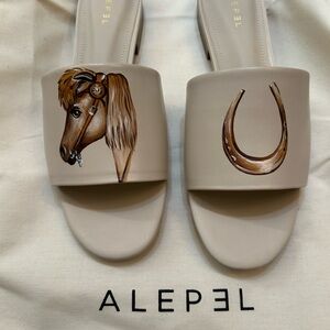 Alepel- Horseshoe beige slides